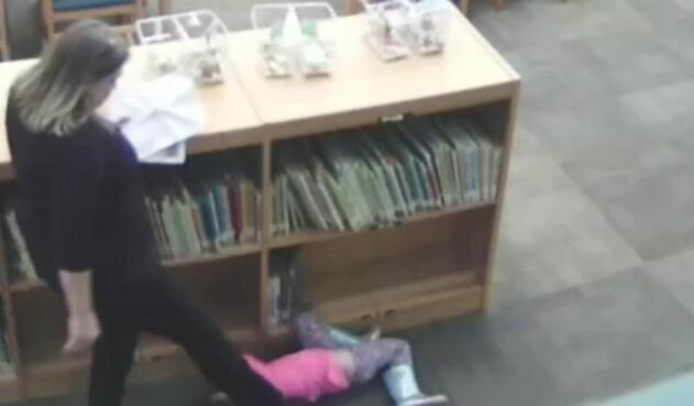 Profesora pateó a niña