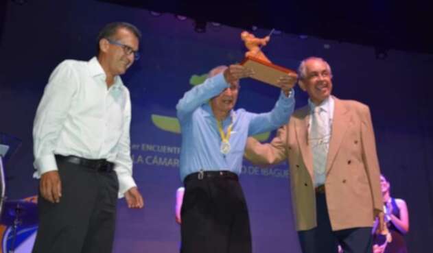 Reconocimiento a Héctor Rivera, en 2017.