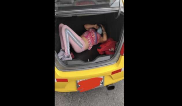 Taxista que llevaba a su amante en el baúl fue descubierto