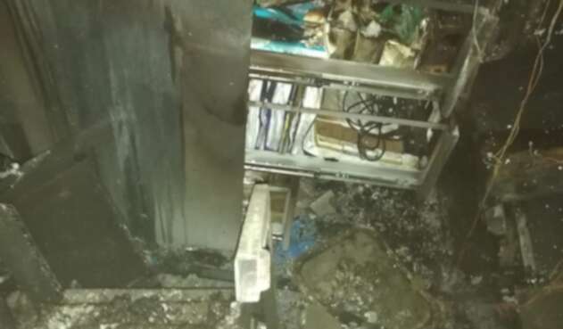 El incendio se registró en el cuarto de sonido.