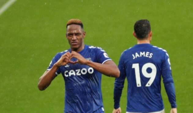 Yerry Mina y James en Everton