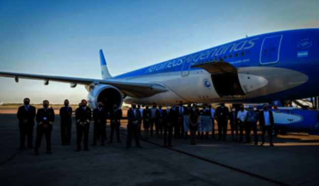Aerolíneas Argentinas recoge vacunas rusas