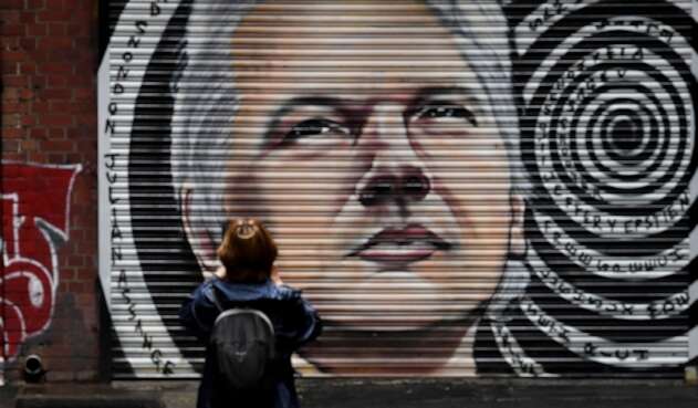 Mural con el rostro de Julian Assange en Australia