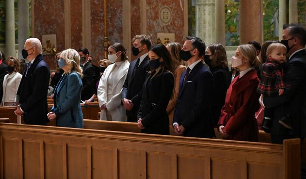 Joe Biden y su esposa Jill Biden en la catedral San Mateo Joe Biden y su esposa Jill Biden en la catedral San Mateo