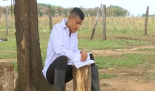 Caminaba 20 minutos por señal de internet y logró puntaje perfecto del Icfes