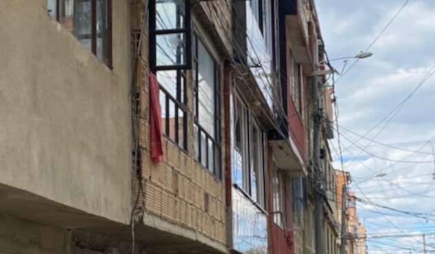 Vuelven los trapos rojos a casas de familias vulnerables en Bogotá