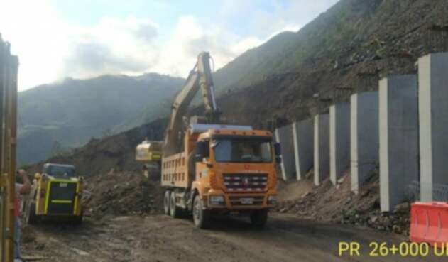 Remoción del derrumbe entre Dabeiba y Uramita, Antioquia.