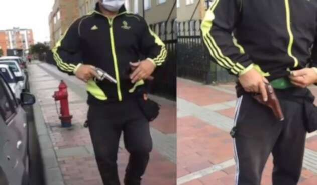 Hombre amenaza a grafiteros con revólver por pintar en su conjunto en Bogotá Hombre amenaza a grafiteros con revólver por pintar en su conjunto en Bogotá