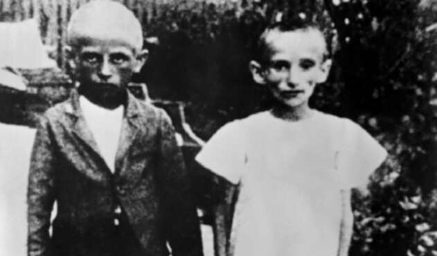 Niños en campamento nazi Niños en campamento nazi