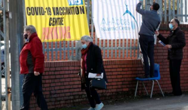 Vacunación contra covid-19 en Reino Unido