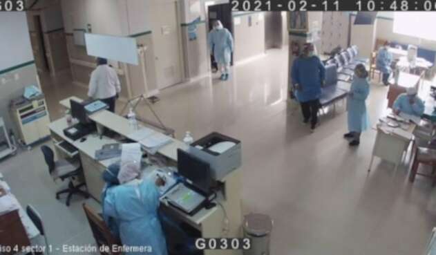 Policía se disfraza de médico en Perú