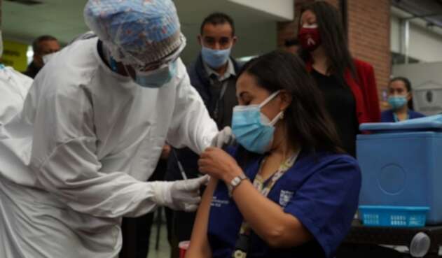 Primeros vacunados contra covid en Bogotá