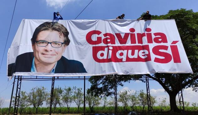 Alejandro Gaviria y las vallas en que le piden ser candidato en 2022.
