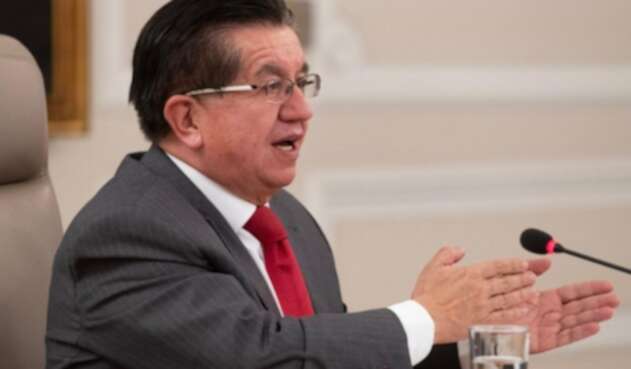 Fernando Ruíz, ministro de Salud