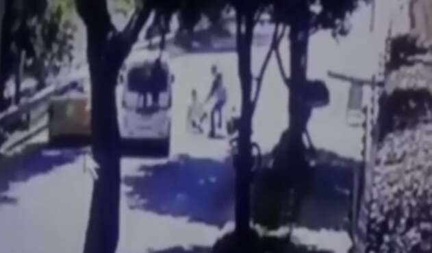 Robo en Usaquén: Ciudadano casi es atropellado al huir de ladrones