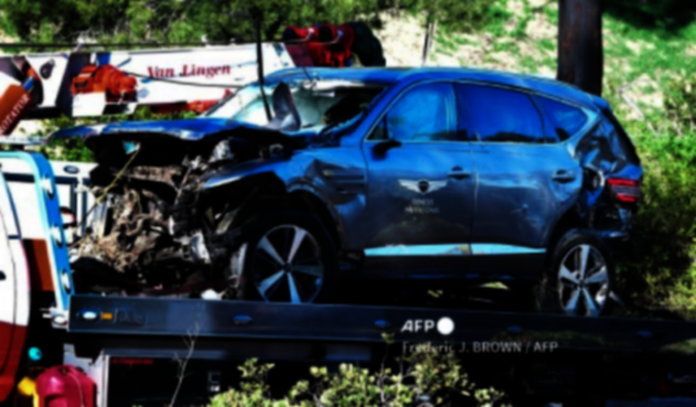 Carro en el que se accidentó el golfista Tiger Woods