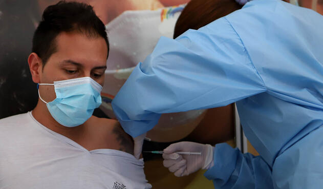 Vacunación contra la covid 19 en Clínica Colombia de Bogotá