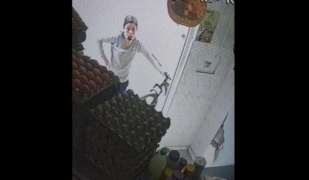 Vengativa mujer en Soacha se metió en negocio de huevos y los rompió todos