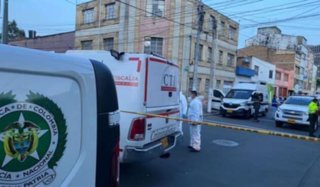 Balacera deja un muerto durante robo de Vehículo