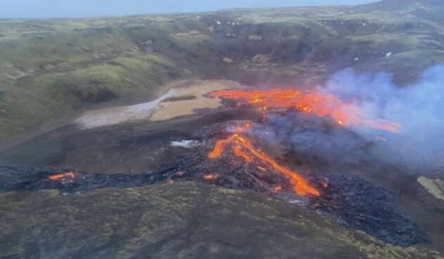 Erupción de volcán - Islandia