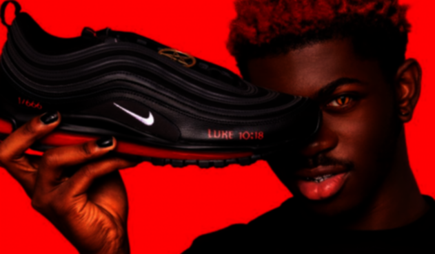 Nike presenta demanda por zapatillas 'satánicas' con sangre humana | La FM