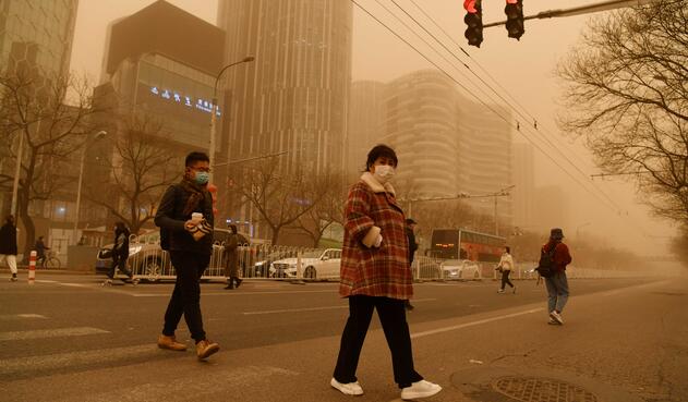 Pekín: la tormenta de arena y polución que tiene afectado el ambiente
