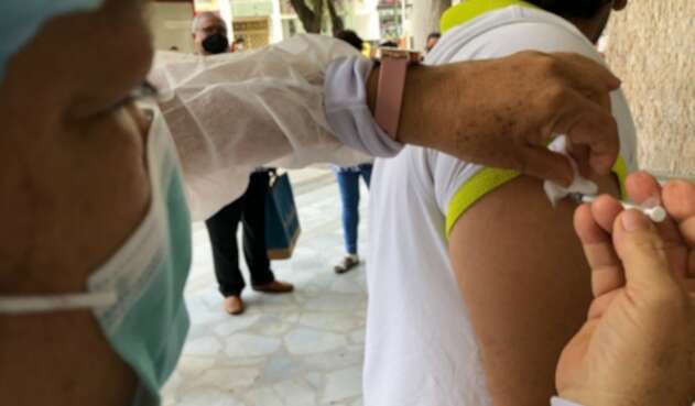 Vacuna Covid-19 Adulta mayor habría recibido doble dosis de la vacuna contra Covid-19 en Neiva