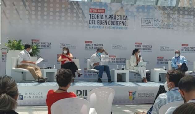 Precandidatos presidenciales acuerdan pacto contra Fake news.