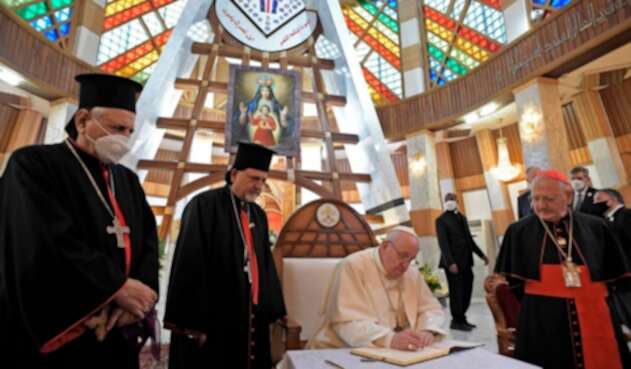 Papa Francisco en la catedral Nuestra Señora de la Salvación, en Irak