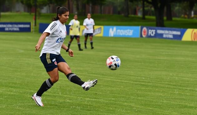 Seleccion Colombia Femenina Entrena Con Todo El Grupo En Bogota La Fm