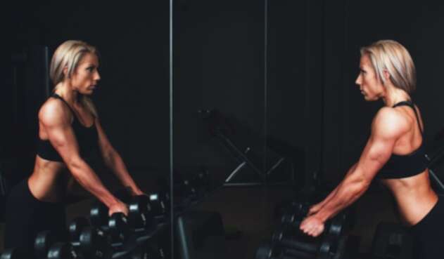 Mujer en el gimnasio Mujer en el gimnasio