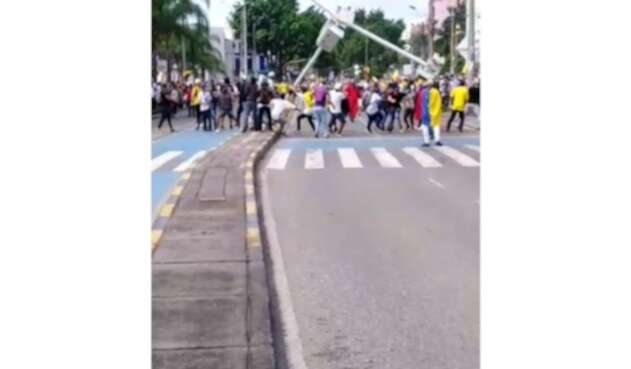 Protestas en Cali terminaron en actos vandálicos