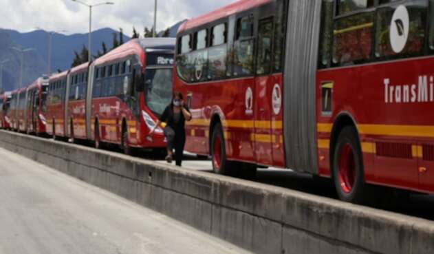 Trancón en Transmilenio por protestas en Bogotá