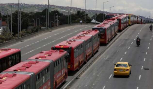 Trancón en Transmilenio por protestas en Bogotá