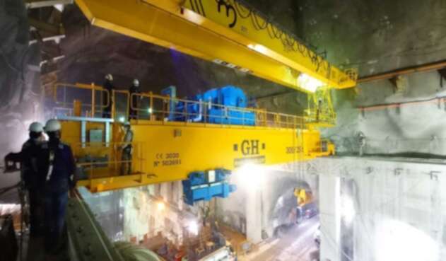Instalación de puente grúa en Hidroituango.