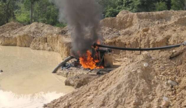 Destruyen maquinaria utilizada para extracción ilícita de oro en el sur de Bolívar