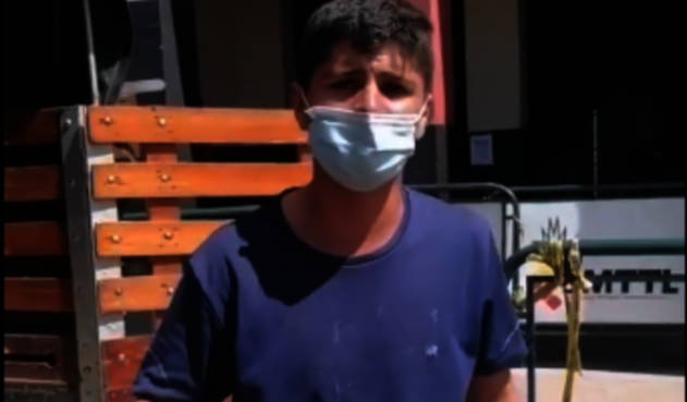 Fabián Andrés Beltrán, campesino que tuvo que regalar su cosecha de piñas