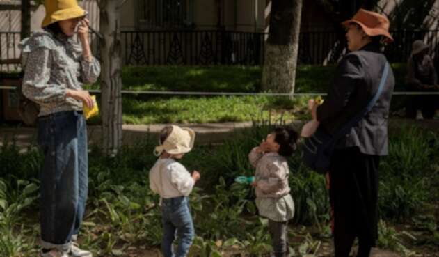 Familias en China podrán tener tres hijos