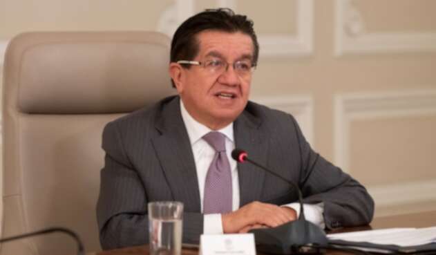 Fernando Ruíz, ministro de Salud