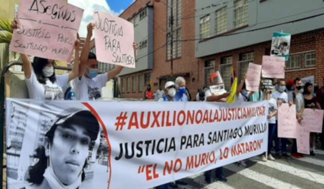 Plantón en memoria de Santiago Murillo