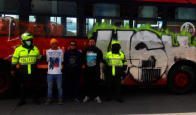 capturas vandalismo bogota: daños en Transmilenio 20 de julio capturas vandalismo bogota: daños en Transmilenio 20 de julio