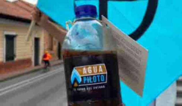fracking que es: botellas de agua contaminada para congresistas fracking que es: botellas de agua contaminada para congresistas