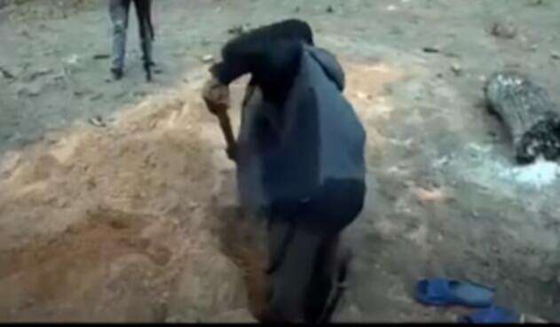Pastor quería imitar a Jesús y murió tras enterrarse vivo para resucitar | La FM