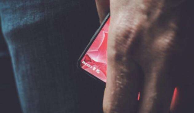 Andy-Rubin-smartphone-sin-biseles.jpg