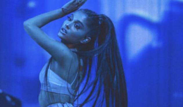 ArianaGrandeOFICIALFACEBOOK1.jpg
