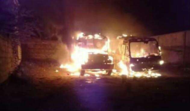BUSES-QUEMADOS-1.jpg