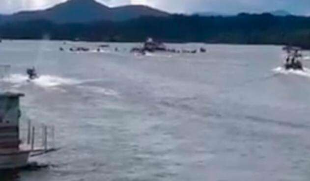 Barco-Guatapé-@Robinsconcejal.jpg