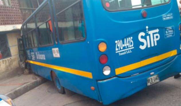 Bus-del-SITP-contra-una-casa.jpg
