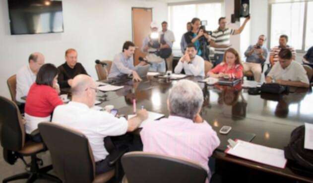 CRISISBUCARAMANGAFINANZAS111LAFM1.jpg