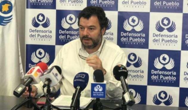 CarlosNegretDefensoriaSuminLAFM.jpg